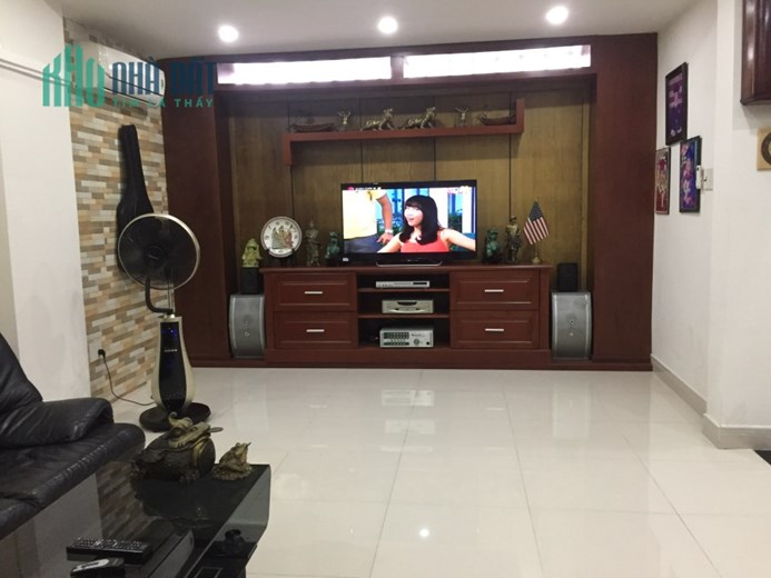 Cần bán nhà biệt thự phố 1 trệt 1 lầu mái ngói, DTSD: hơn 250m2,Nhà 2 Mặt tiền Hẻm ÔTÔ
