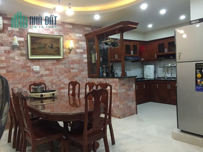 Cần bán nhà biệt thự phố 1 trệt 1 lầu mái ngói, DTSD: hơn 250m2,Nhà 2 Mặt tiền Hẻm ÔTÔ