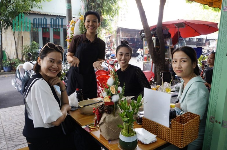 TÌM BẠN NỮ ĐỒNG HÀNH LÀM QUÁN CHAY, 014 lô A chung cư Trần Quang Diệu, phường 13, Quận 3