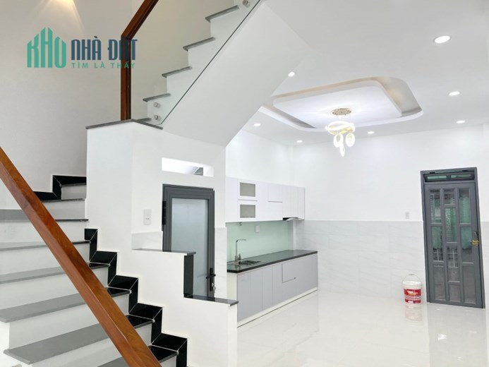 Nhà mới xây 5 tầng MT đường nhánh Dương Bá Trạc P1Q8. Giá 7,9 tỷ TL