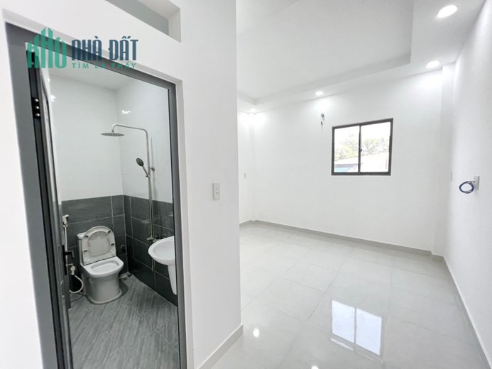 Nhà mới xây 5 tầng MT đường nhánh Dương Bá Trạc P1Q8. Giá 7,9 tỷ TL