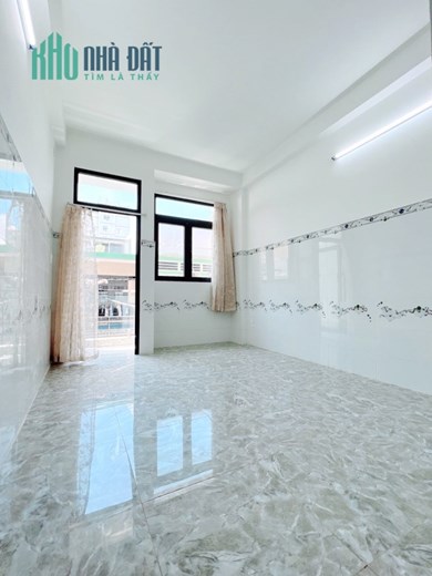 Nhà mới 4 tầng ngay chợ Hồ Thị Kỷ đường Trần Bình Trọng P1Q10 18tr