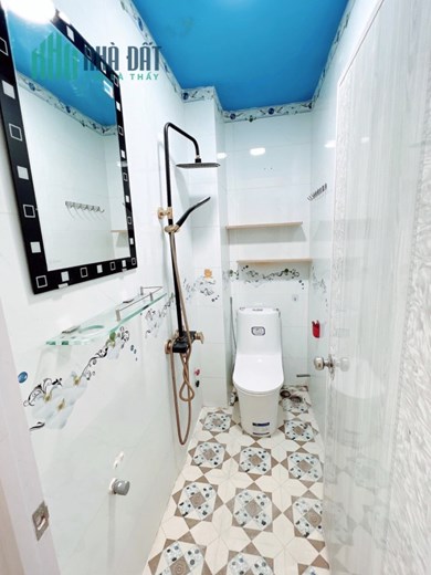 Nhà mới 4 tầng ngay chợ Hồ Thị Kỷ đường Trần Bình Trọng P1Q10 18tr