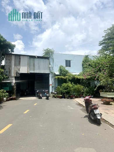 Bán 2 nhà xưởng (760m2) 2 mặt đường gần Cao Lỗ, Bình Hưng, Bình Chánh