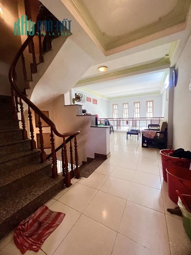 Cần Bna Nhà 5 Tầng, Hẻm Ô Tô, Khu Biệc Thự ADC, Thoại Ngọc Hầu , Tân Phú.