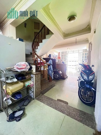 Cần Bna Nhà 5 Tầng, Hẻm Ô Tô, Khu Biệc Thự ADC, Thoại Ngọc Hầu , Tân Phú.