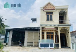 Cho thuê nhà nguyên căn siêu rộng tại Vĩnh Thái 300 m2  có sân rộng có thể làm kho xưởng