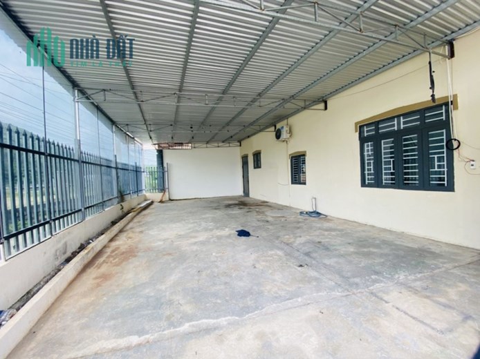 Cho thuê nhà nguyên căn siêu rộng tại Vĩnh Thái 300 m2  có sân rộng có thể làm kho xưởng
