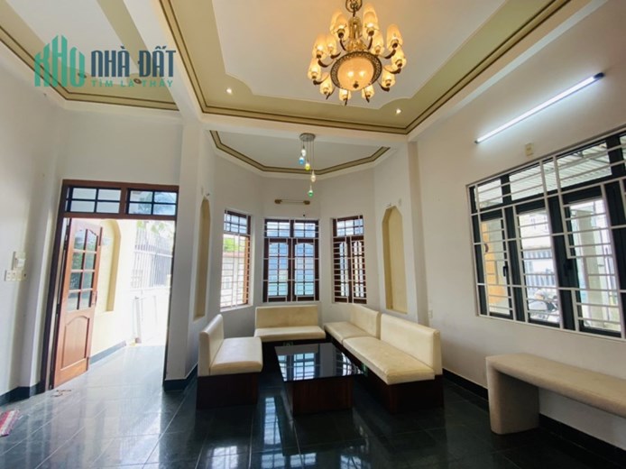Cho thuê nhà nguyên căn siêu rộng tại Vĩnh Thái 300 m2  có sân rộng có thể làm kho xưởng