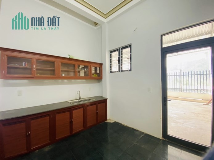 Cho thuê nhà nguyên căn siêu rộng tại Vĩnh Thái 300 m2  có sân rộng có thể làm kho xưởng