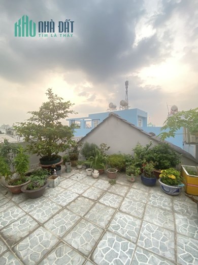 Giảm 400 triệu. Bình Tân. HXH. 1 căn ra mặt tiền. 61m2. Ngang 5m. 4 Tỷ.
