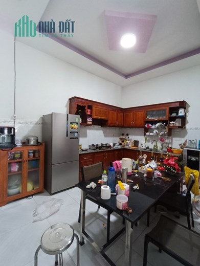 Giảm 400 triệu. Bình Tân. HXH. 1 căn ra mặt tiền. 61m2. Ngang 5m. 4 Tỷ.