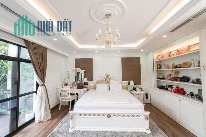 Bán Nhà Mặt Phố Trúc Bạch, Hồ Tây, Mặt Tiền Vô Đối 11m, DT 180m2 Giá Chỉ 40 Tỷ