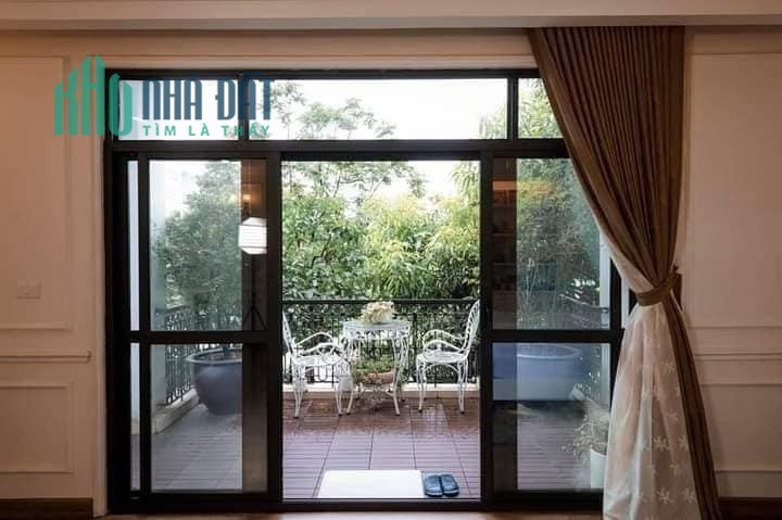 Bán Nhà Mặt Phố Trúc Bạch, Hồ Tây, Mặt Tiền Vô Đối 11m, DT 180m2 Giá Chỉ 40 Tỷ