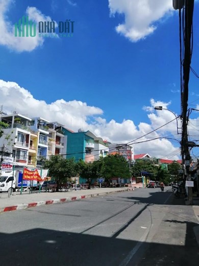 NHÀ MẶT TIỀN HẺM TO NHƯ ĐƯỜNG LỚN - 2 XE TẢI TRÁNH NHAU ĐƯỜNG ĐÔI RỘNG 24M - ĐỐI DIỆN CÔNG VIÊN -