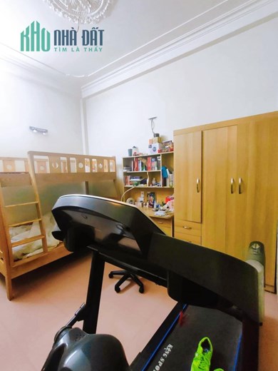 THOÁNG SÁNG...
VUÔNG CHẰN CHẶN TỪ SỔ ĐẾN NHÀ