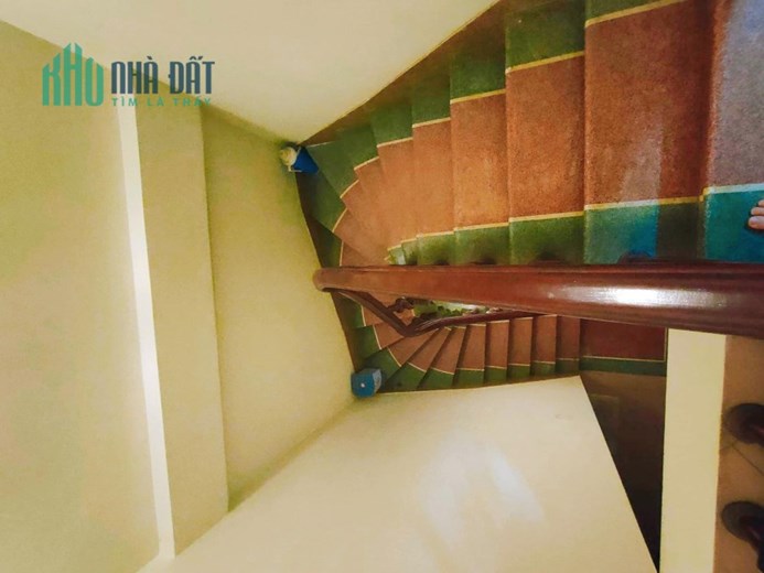 THOÁNG SÁNG...
VUÔNG CHẰN CHẶN TỪ SỔ ĐẾN NHÀ