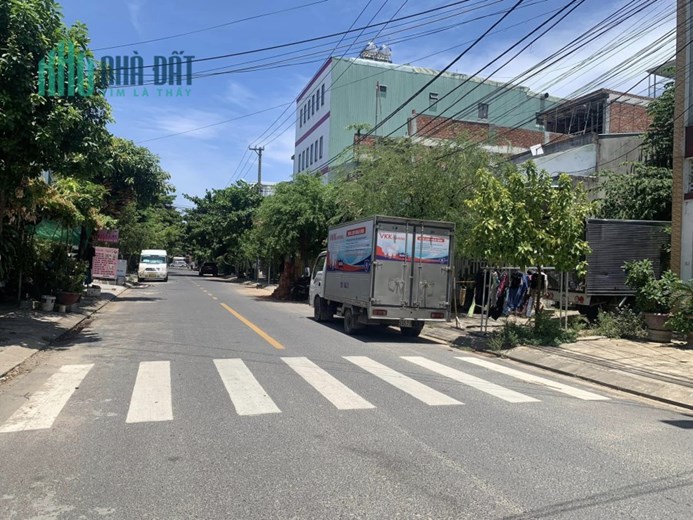 Bán nhà mặt phố Hòa Nam. Dt 133m, 3 tầng mới, ngang 7m. Giá 12.3 tỷ.