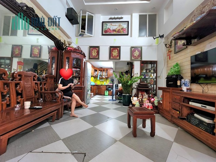 BÁN NHÀ NGUYỄN VĂN CỪ- ÁI MỘ, Ô TÔ ĐỖ CỔNG, 5 TẦNG, Ở LUÔN, GẦN TRƯỜNG QUỐC TẾ Wellspring, BỆNH