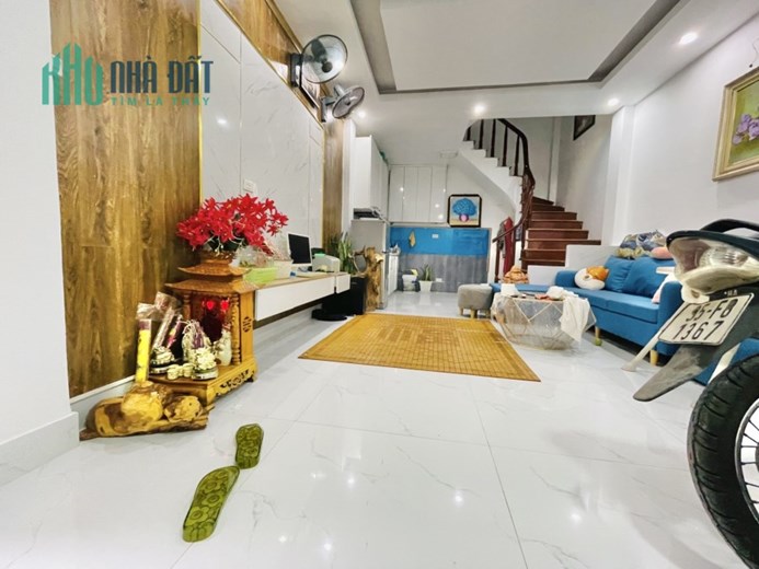 Trần Đại Nghĩa, Hai Bà Trưng, nhà mới ở ngay, cách 1 nhà ra phố, lô góc, oto, 45m2, giá chỉ 4 tỉ 8