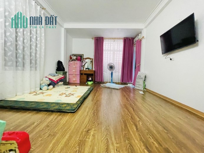 Trần Đại Nghĩa, Hai Bà Trưng, nhà mới ở ngay, cách 1 nhà ra phố, lô góc, oto, 45m2, giá chỉ 4 tỉ 8