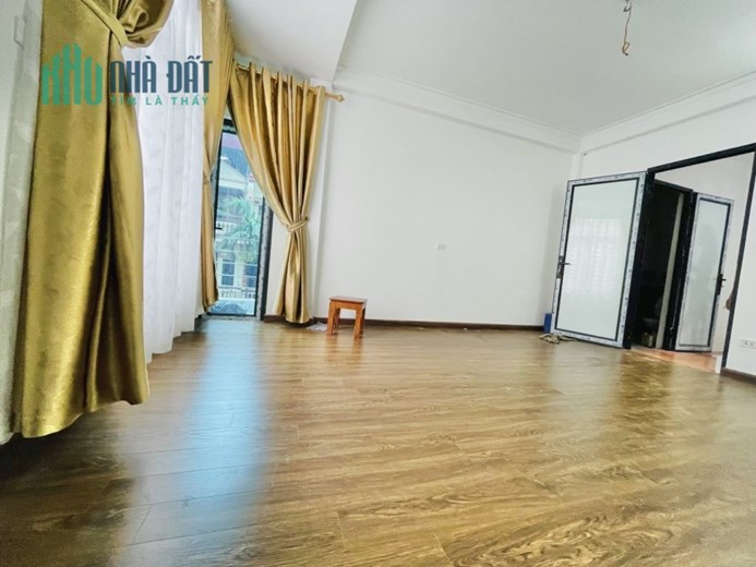 Trần Đại Nghĩa, Hai Bà Trưng, nhà mới ở ngay, cách 1 nhà ra phố, lô góc, oto, 45m2, giá chỉ 4 tỉ 8