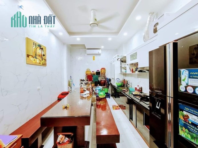 Bán nhà phố Kim Đồng, quận Hoàng Mai 5 tầng, 6 ngủ. nội thất tiền tỷ 7,9 tỷ, ô tô đỗ sát nhà