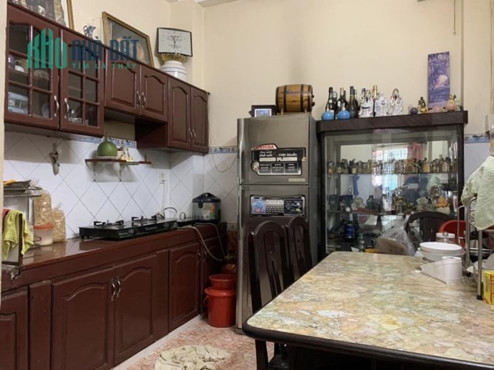 Cần bán gấp!!
Huỳnh Văn Bánh - Phường 17- Phú Nhuận