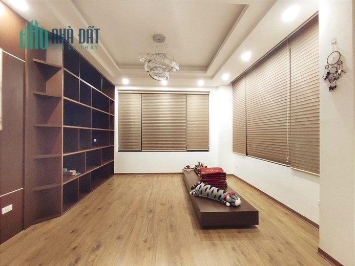 Bán ngôi nhà 96m2 phố Nghi Tàm, Tây Hồ Biệt thự Đẳng cấp 6 phòng Ô tô dừng đỗ 20m 10.8 Tỷ
