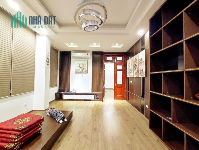 Bán căn nhà 95m2 phố Nghi Tàm, Tây Hồ Biệt thự Đẳng cấp 6 ngủ 20m ngõ 2 Ô tô tránh 10.6 Tỷ