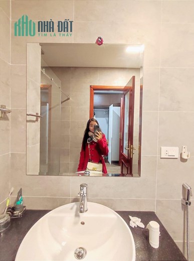 Bán căn nhà 97m2 phố Nghi Tàm, Tây Hồ Biệt thự Đẳng cấp 6 phòng ngủ 20m Ô tô dừng đỗ 10.4 Tỷ