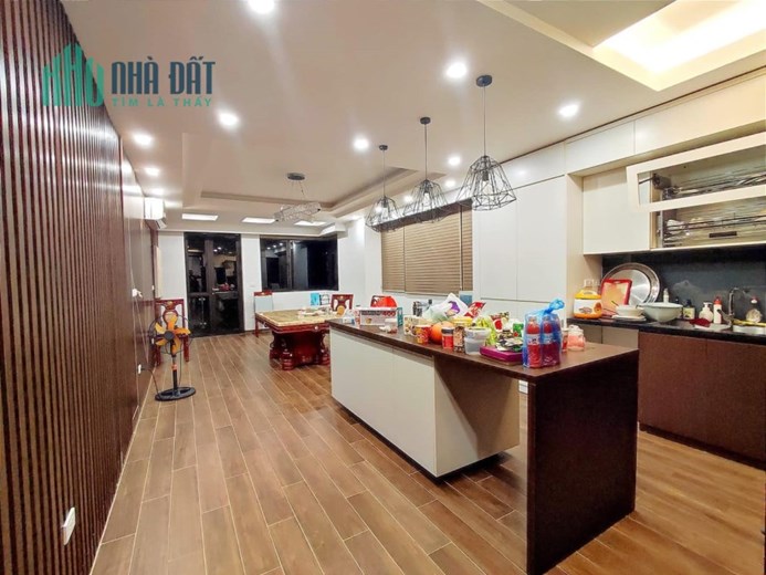 Bán căn nhà 97m2 phố Nghi Tàm, Tây Hồ Biệt thự Đẳng cấp 6 phòng ngủ 20m Ô tô dừng đỗ 10.4 Tỷ