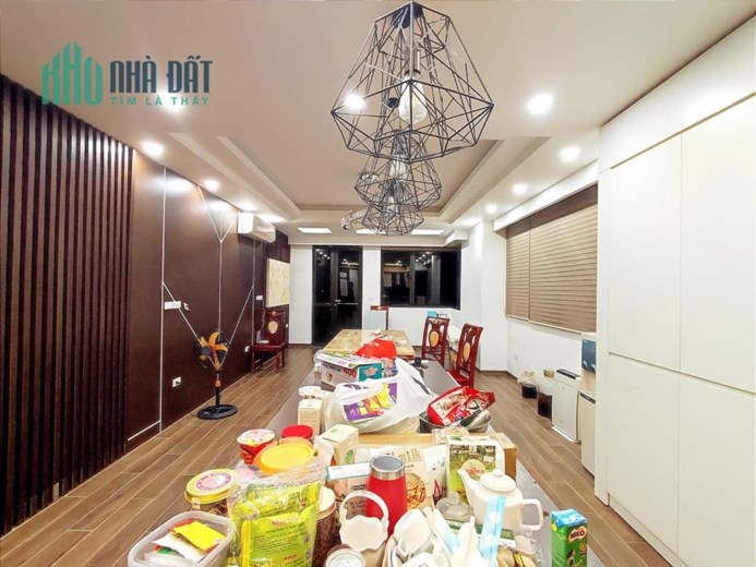 Bán căn nhà 96m2 phố Nghi Tàm, Tây Hồ Biệt thự Thế kỷ 6 phòng ngủ Ô tô tránh 20m 10.4 Tỷ