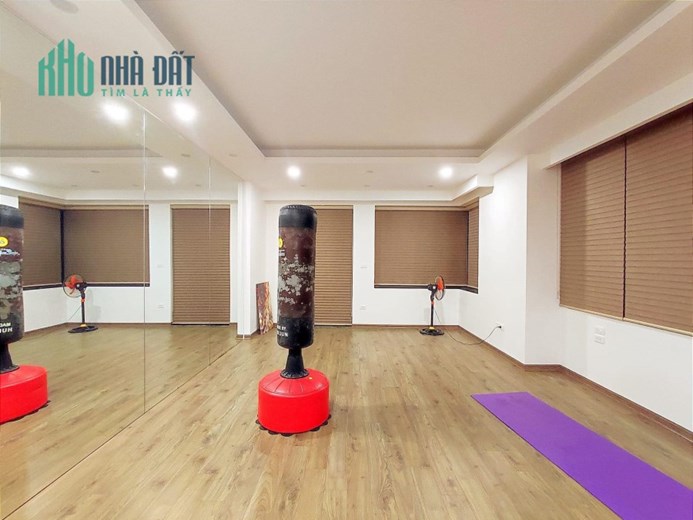 Bán nhà 99m2 phố Nghi Tàm, Tây Hồ Biệt thự nghỉ dưỡng 6 ngủ Ngõ 2 Ô tô tránh 20m 10.4 Tỷ
