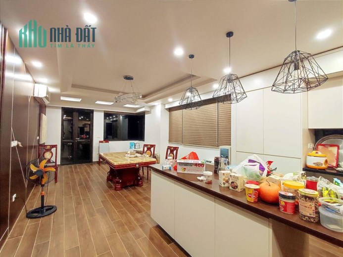 Bán căn nhà 99m2 phố Nghi Tàm, Tây Hồ Biệt thự Châu Âu 6 phòng ngủ 20m Ô tô dừng đỗ 10.7 Tỷ