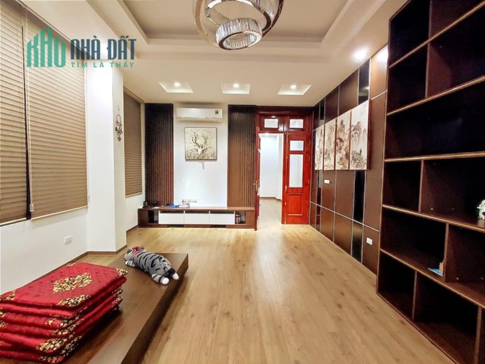 Bán ngôi nhà 96m2 phố Nghi Tàm, Tây Hồ Biệt thự nghỉ dưỡng 6 phòng ngủ 20m Ô tô tránh 10.4 Tỷ
