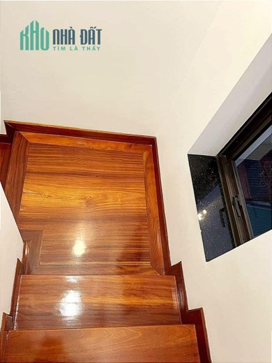 Bán căn nhà 99m2 phố Nghi Tàm, Tây Hồ Biệt thự Đẳng cấp 6 phòng Gara Ô tô 20m 10.4 Tỷ