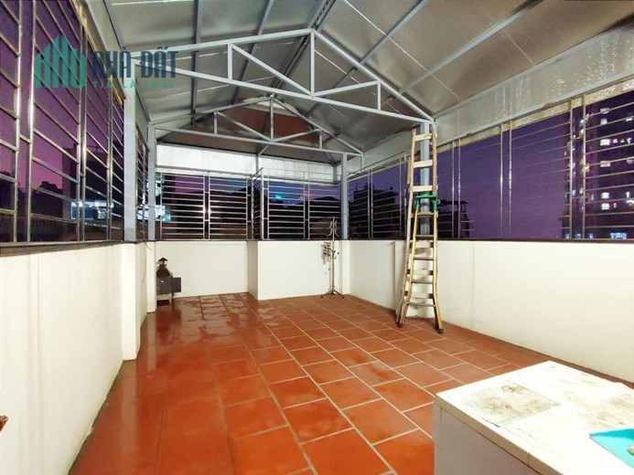 Bán căn nhà 99m2 phố Nghi Tàm, Tây Hồ Biệt thự Đẳng cấp 6 phòng Gara Ô tô 20m 10.4 Tỷ