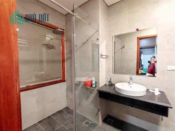 Bán ngôi nhà 96m2 phố Nghi Tàm, Tây Hồ Biệt thự Pháp 6 ngủ Ngõ 2 Ô tô tránh 20m 10.7 Tỷ
