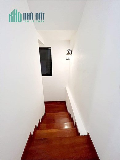 Bán ngôi nhà 96m2 phố Nghi Tàm, Tây Hồ Biệt thự Pháp 6 ngủ Ngõ 2 Ô tô tránh 20m 10.7 Tỷ