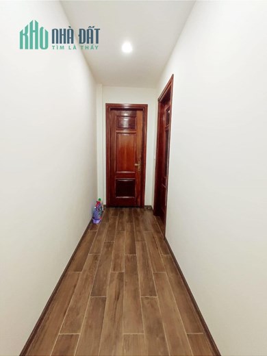 Bán căn nhà 96m2 phố Nghi Tàm, Tây Hồ Biệt thự Châu Âu 6 ngủ Ô tô dừng đỗ 20m 10.5 Tỷ