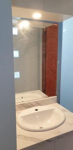 Bán nhà Hào Nam, 42m2, 5 Tầng, Còn mới, Tặng Điều hòa, 4,69 tỷ