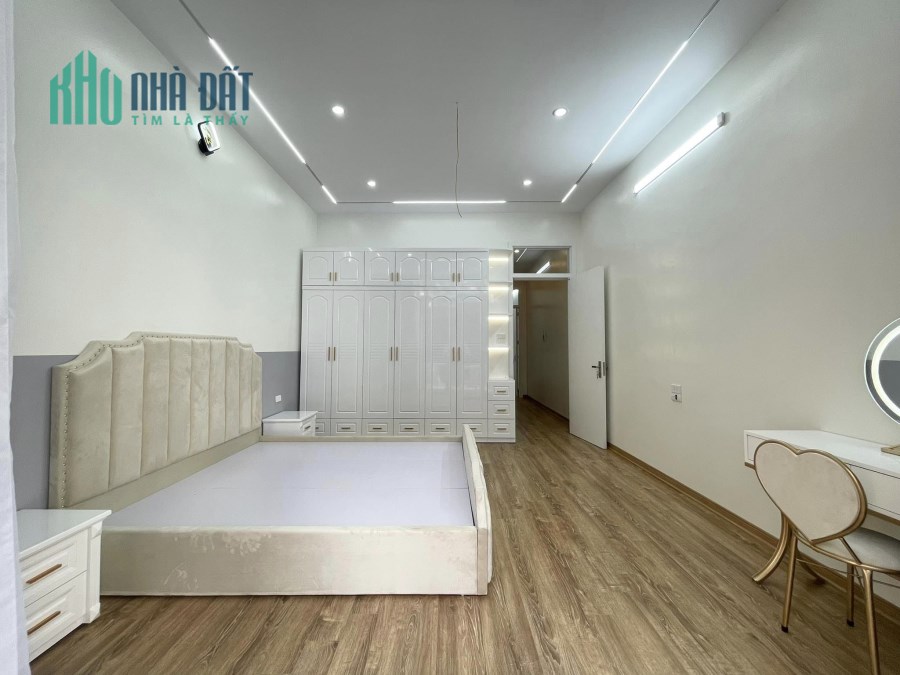 Không còn căn thứ 2  Dịch Vọng 50m2 X 5T, Ngõ thông, ôtô, kd nhỉnh 5 tỷ.