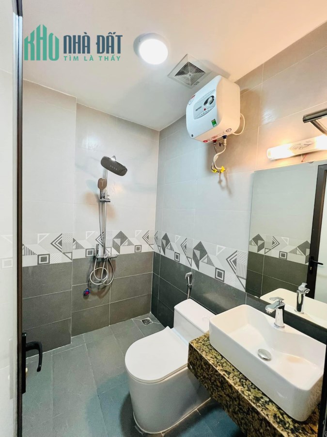 BÁN NHÀ CỔ LINH  DT45x 5TẦNG CHỈ 3.98TỶ, NHÀ MỚI,GẦN Ô TÔ HÀNG XÓM AEON.