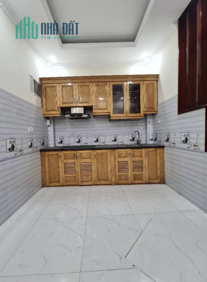 BÁN NHÀ  NGUYỄN VĂN LINH THẠCH BÀN 36 M 5 TẦNG  giá 4 TỶ1  Ô TÔ  TRÁNH VÀO NHÀ, CẠNH GARDEN CITY.