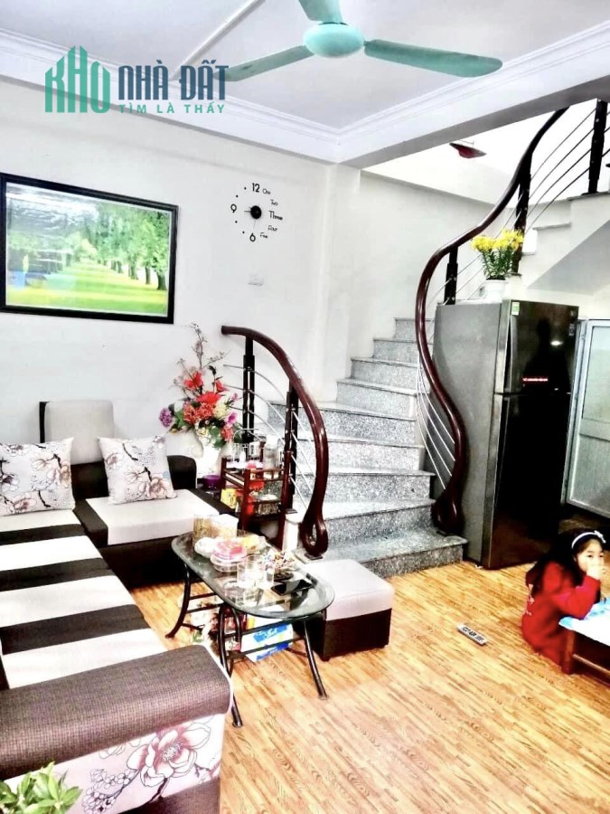 Bán nhà Trương Định, 45m x 5 tầng, 3.39 tỷ, ô tô nhỏ đỗ cửa