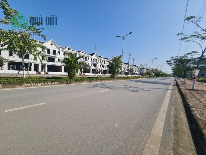 Bán đất BT khu đô thị Nam Vĩnh Yên diện tích : 599.2m2, giá: 23tr/m2.Liên hệ: 0986.454.393