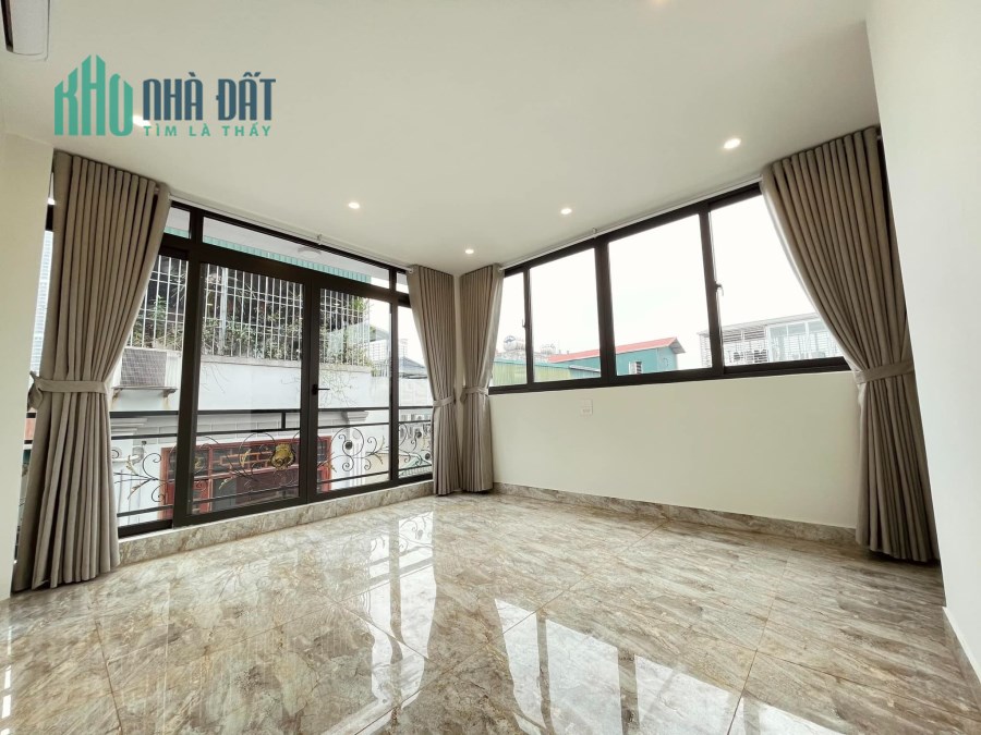 Bán Nhà Nguyễn Văn Huyên 7 Tầng Thang Máy Xịn-Gara 2 Ô Tô