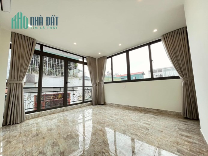 Bán Nhà Nguyễn Văn Huyên 7 Tầng Thang Máy Xịn-Gara 2 Ô Tô