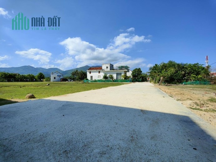 Bán nhanh lô biệt thự 300m2 thổ cư tại trung tâm Kinh Tế Bắc Vân Phong - gần sân bay Sungroup